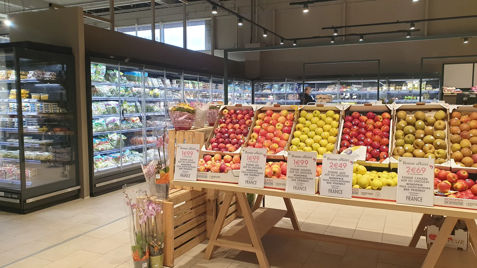 Rayon frais et meubles réfrigérés d'un supermarché